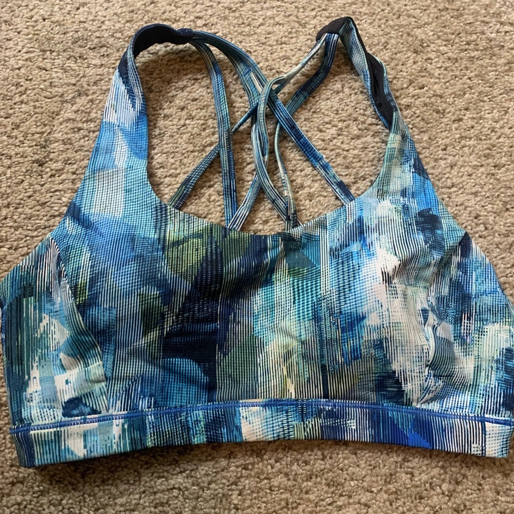 LuLulemon workout bra size 6 . Gently used!!